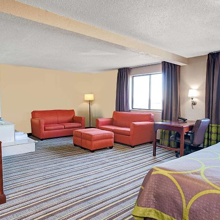 Super 8 By Wyndham Roseville/Detroit Area Esterno foto
