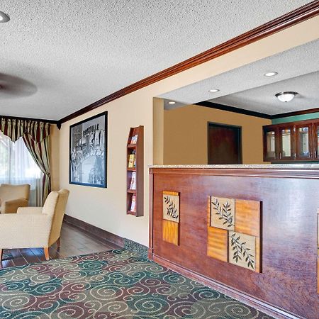 Super 8 By Wyndham Roseville/Detroit Area Esterno foto