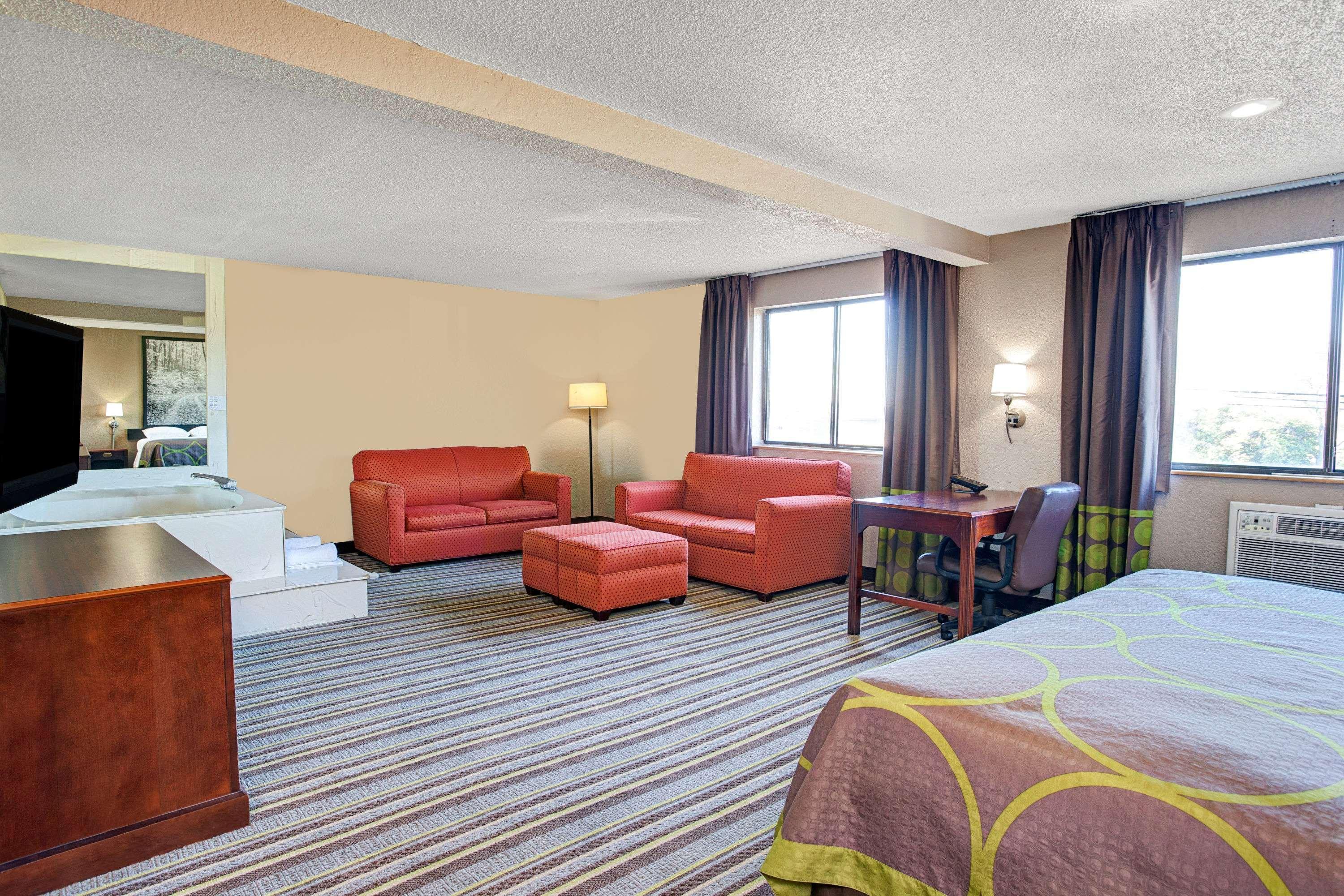Super 8 By Wyndham Roseville/Detroit Area Esterno foto