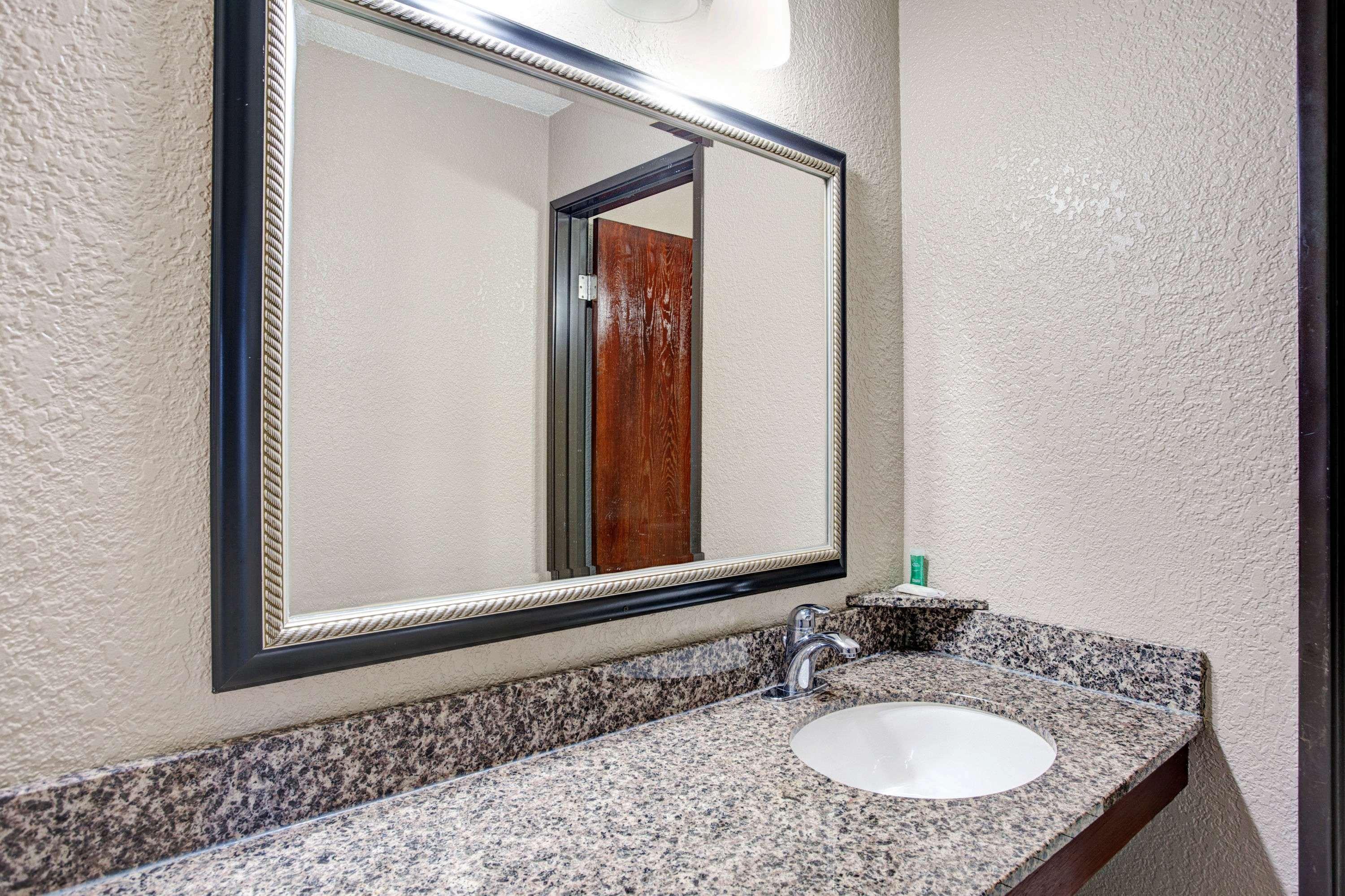 Super 8 By Wyndham Roseville/Detroit Area Esterno foto