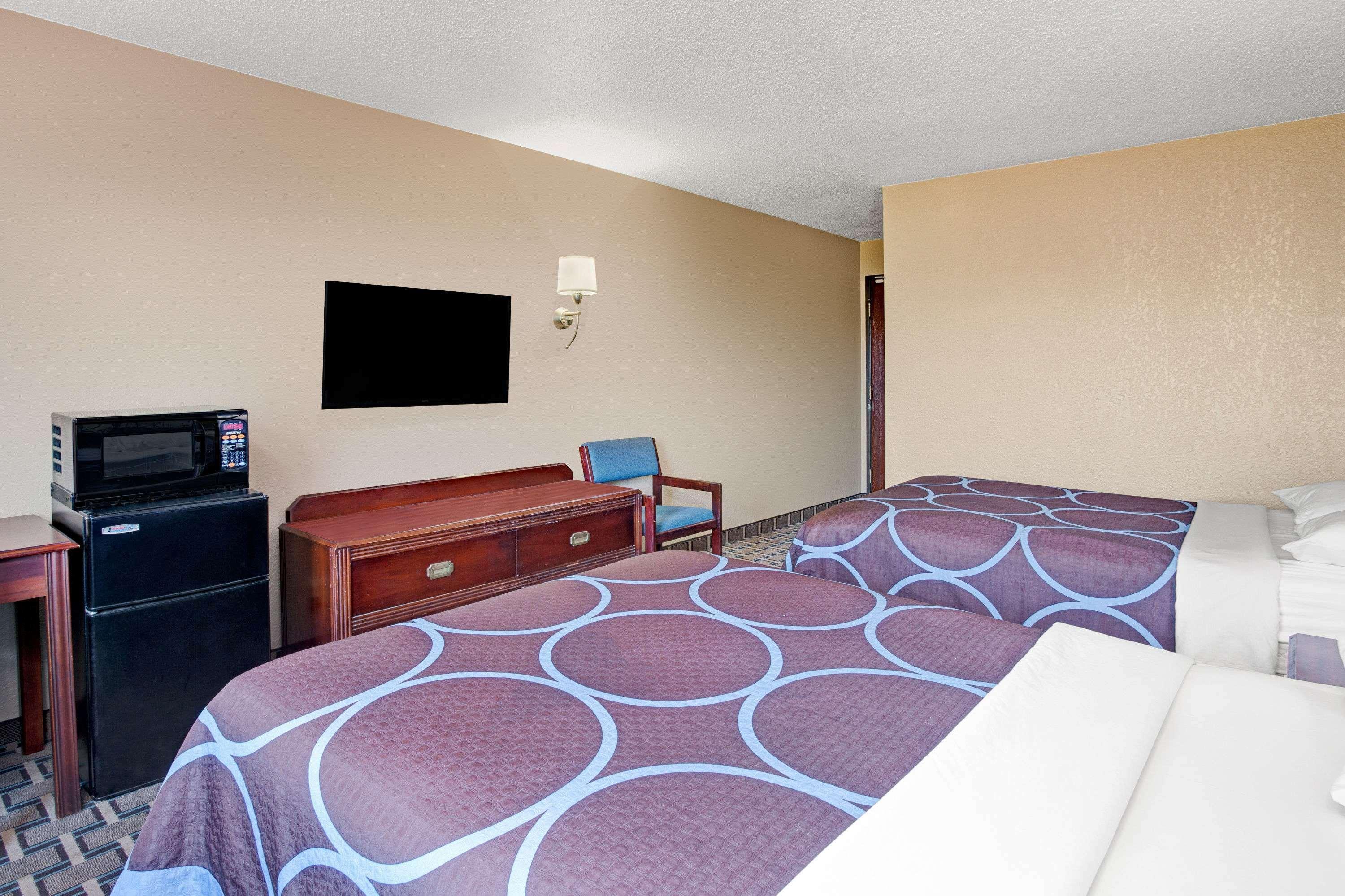Super 8 By Wyndham Roseville/Detroit Area Esterno foto