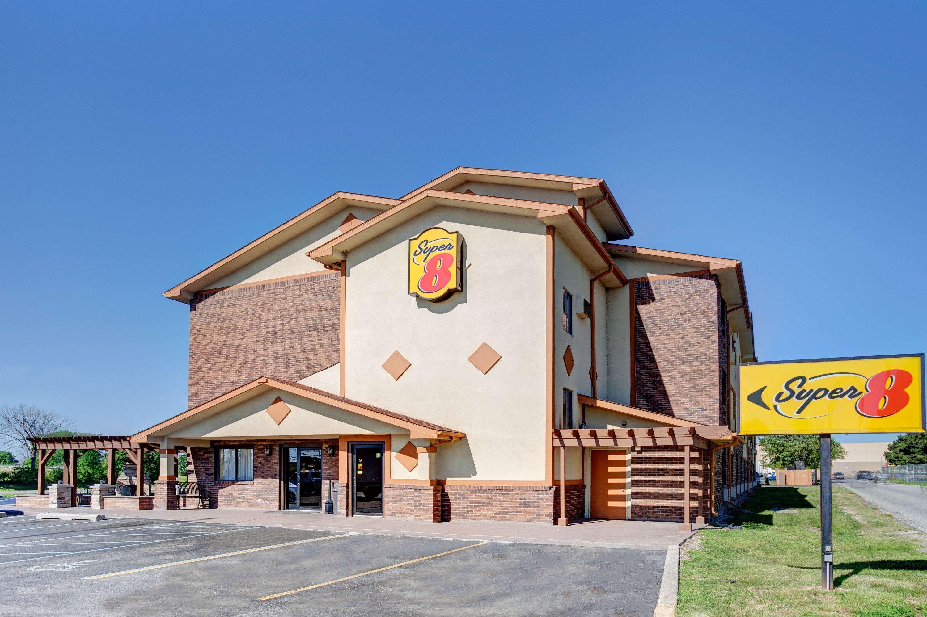 Super 8 By Wyndham Roseville/Detroit Area Esterno foto