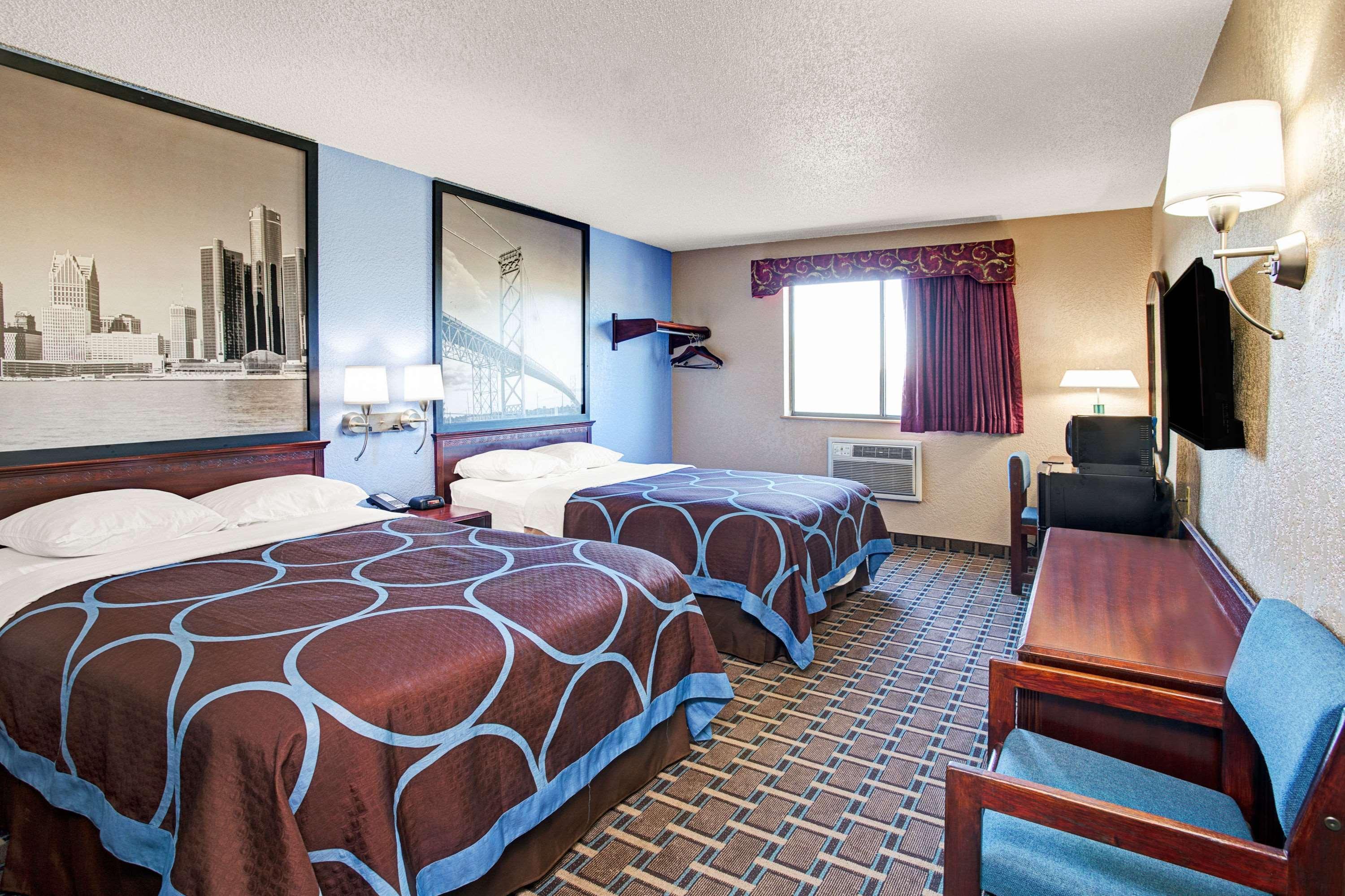 Super 8 By Wyndham Roseville/Detroit Area Esterno foto