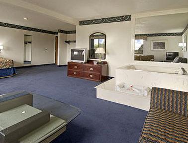Super 8 By Wyndham Roseville/Detroit Area Camera foto