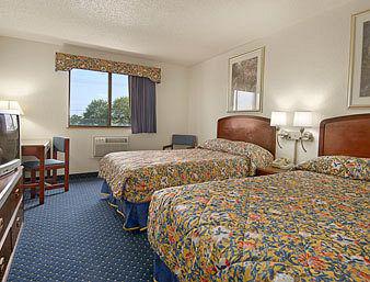 Super 8 By Wyndham Roseville/Detroit Area Camera foto