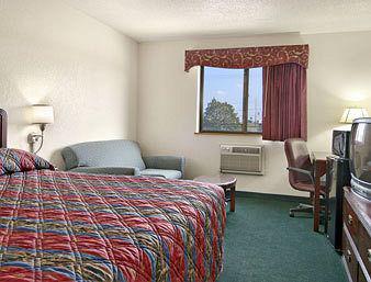 Super 8 By Wyndham Roseville/Detroit Area Camera foto